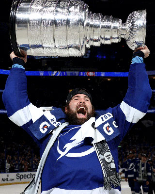 Got a photo with Pat Maroon and the stanley cup and he signed my